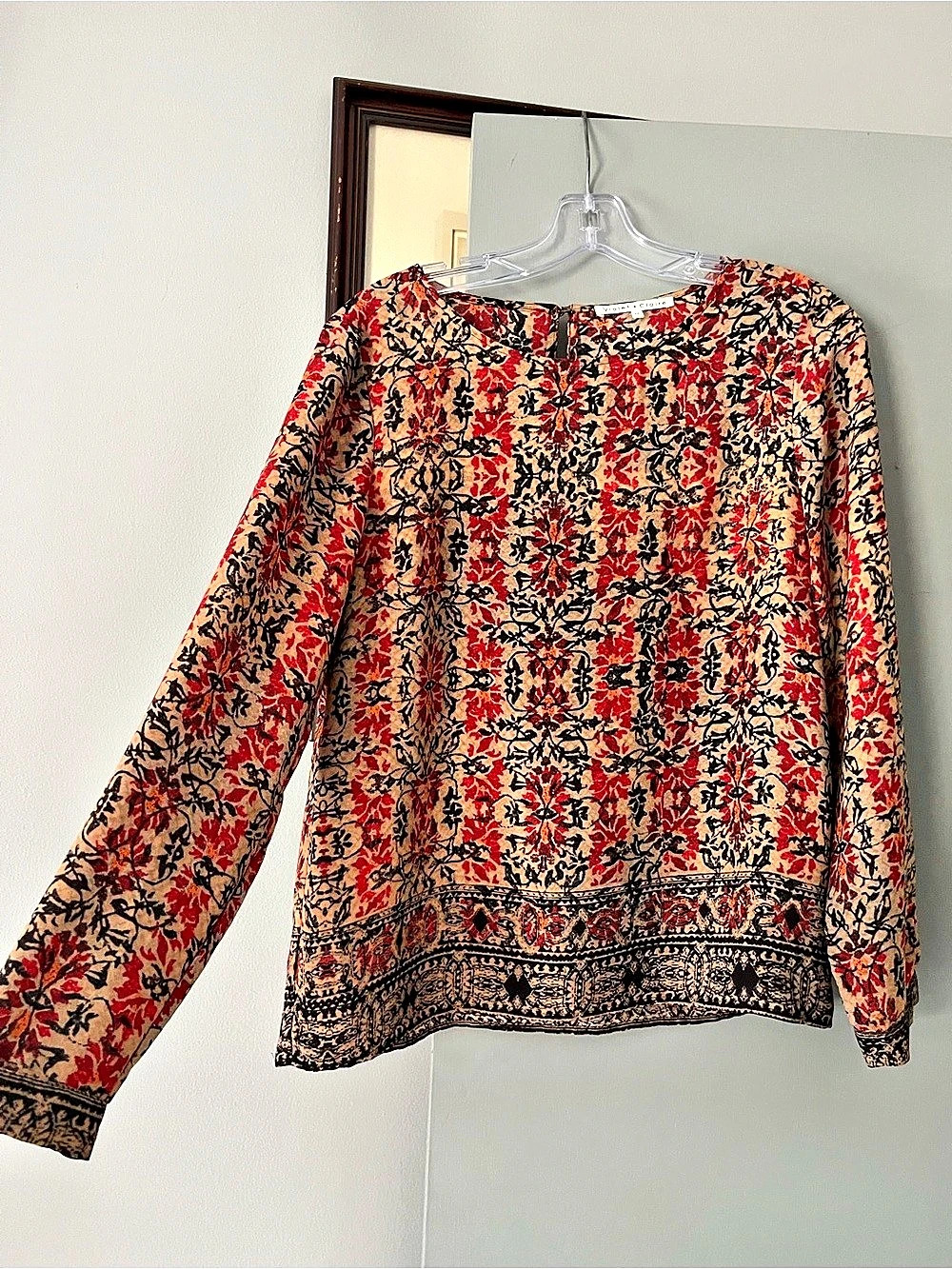 Violet & Claire Floral Blouse in Red & Black Size Medium